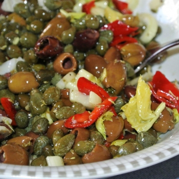 Capers in oil flavoured with aromatic plants